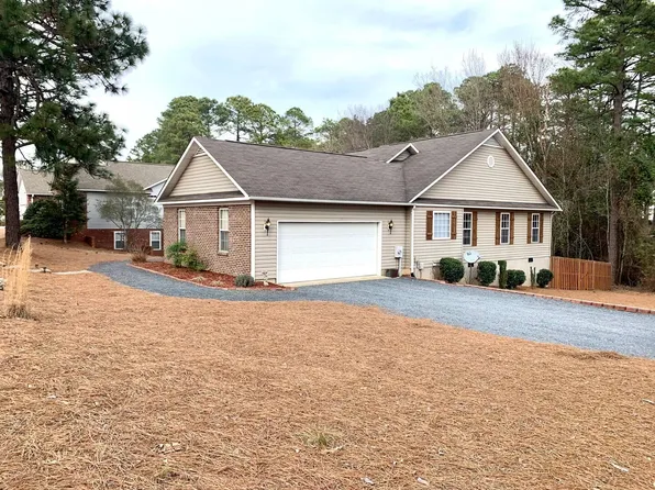2 Overpeck Ln, Pinehurst, NC 28374