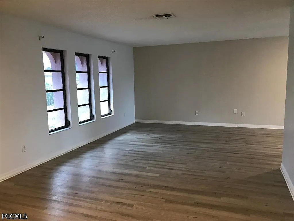 3 bed, 2.0 bath, 1746 sqft, $2,300 — Photo 4