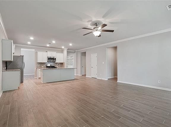 4th image of 16824 Highland Heights Dr