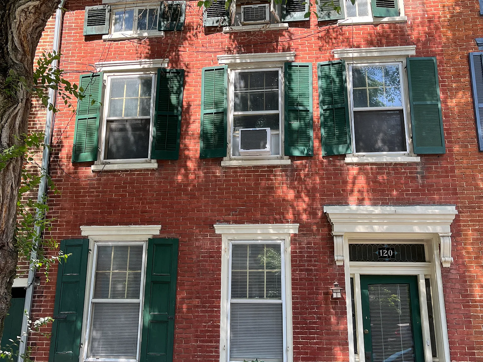 4 bed, 1.5 bath, 1894 sqft, $1,900 — Photo 2