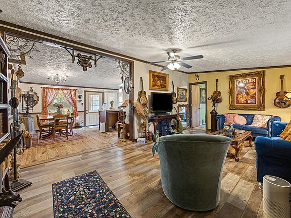 3rd image of 385 Kristin Dr