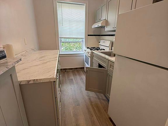4th image of 8747 26th Ave #2F