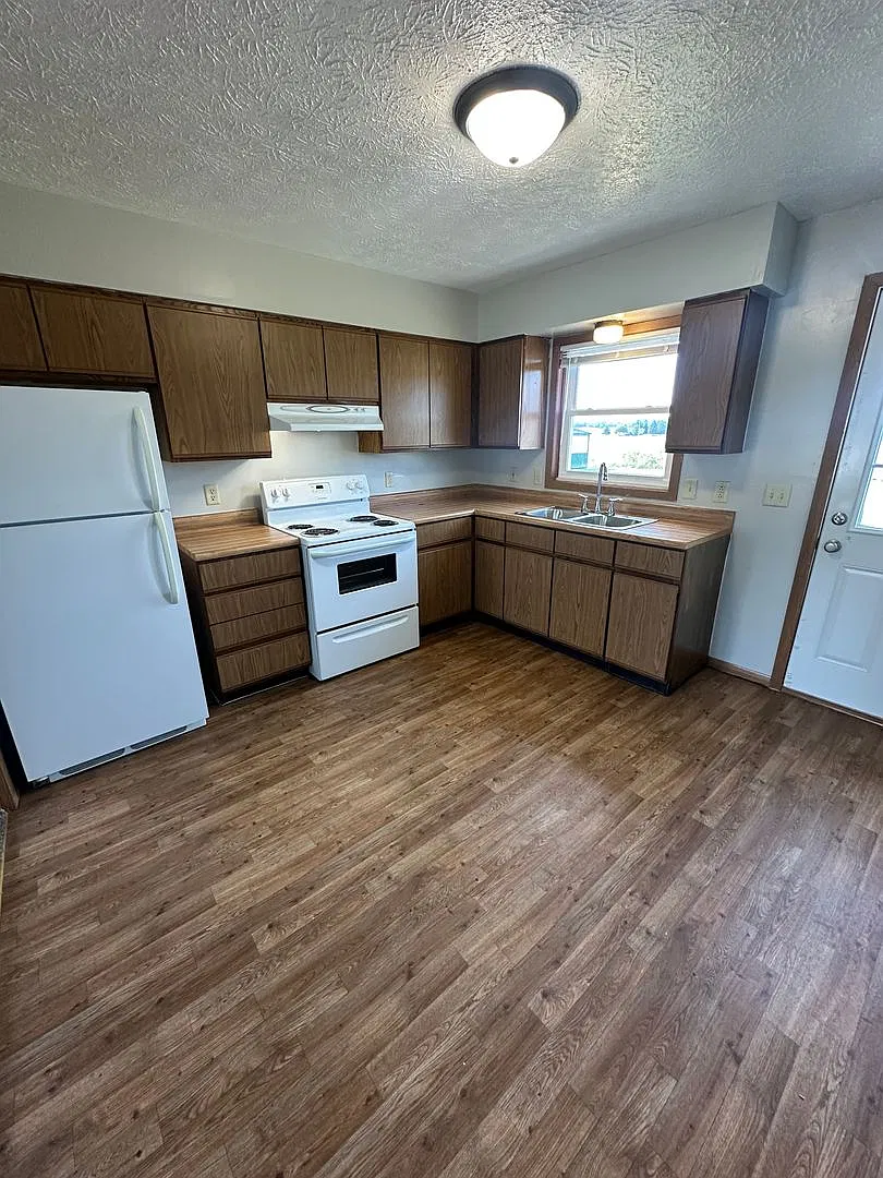 3895 & 3905 N. Meadow Ridge Drive — Photo 3