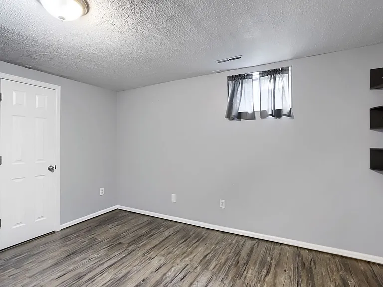 Bedroom #5 - Lower