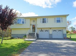 16 Caroline Dr W, Wappingers Falls, NY 12590