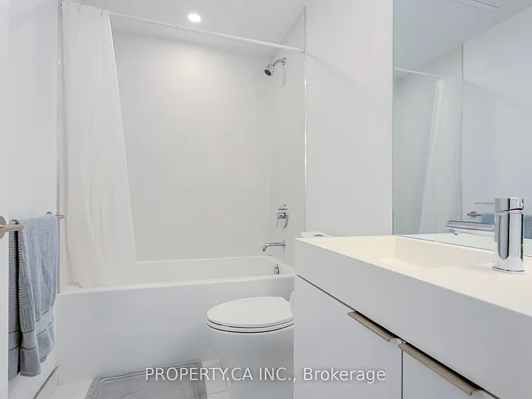 33 Helendale Ave #719 — Photo 22