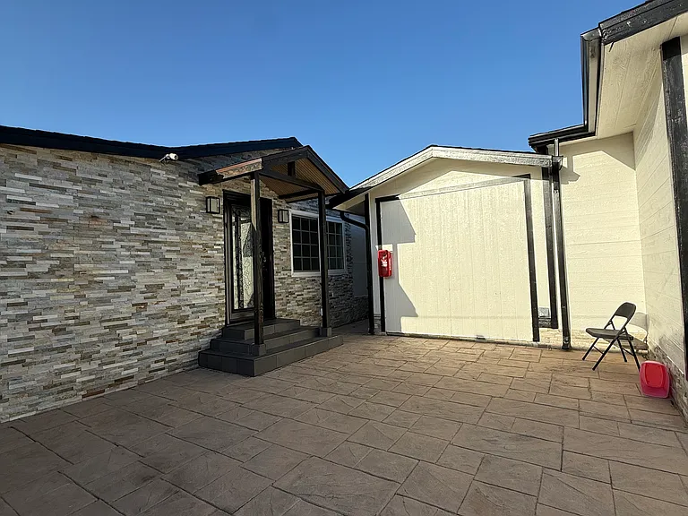 1125 Stanley Ave — Photo 2