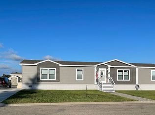 615 Frontier Ln, Stanley, ND 58784