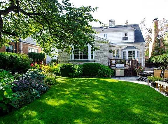 2nd image of 6055 N Forest Glen Ave