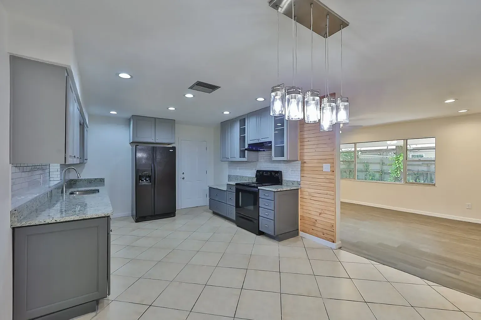 4 bed, 1488 sqft, $2,300 — Photo 4