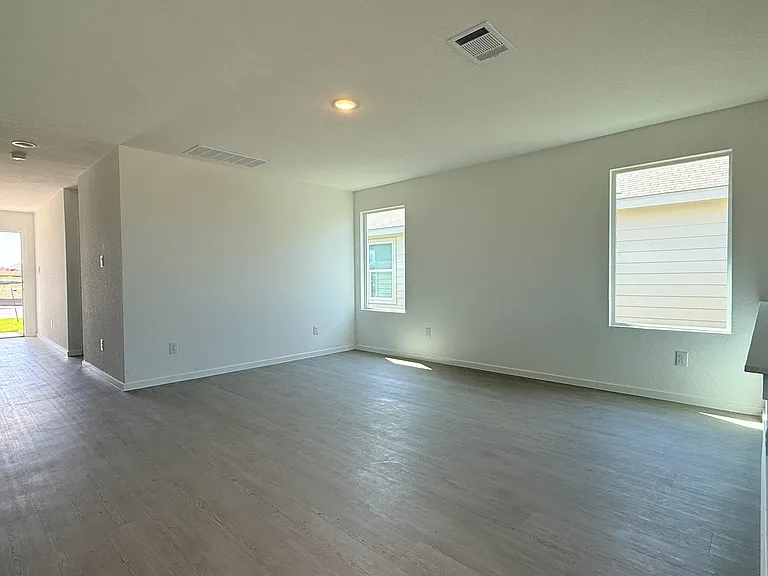 3195 Dispatch Dr — Photo 8