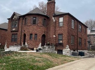 7533 York Dr, Saint Louis, MO 63105