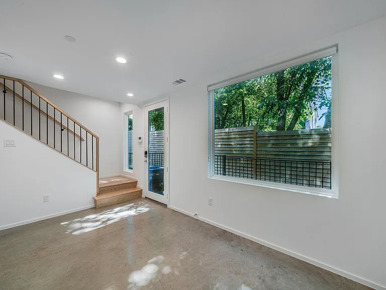 5931 Ross Ave #203 — Photo 4