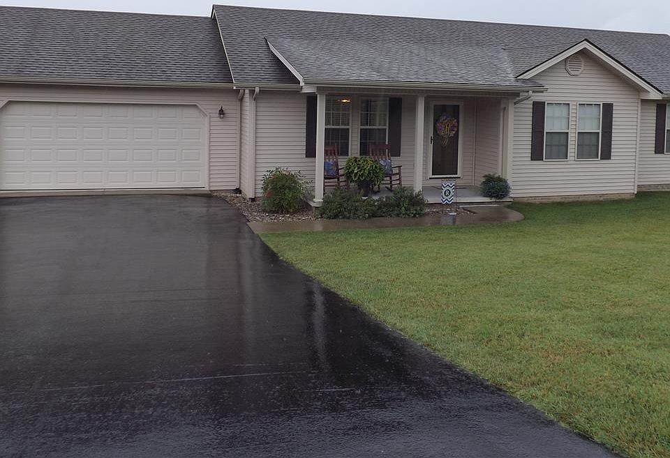 1st image of 115 Doe Run St