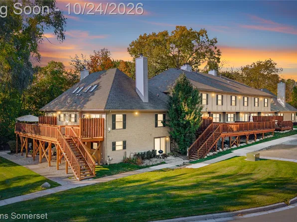 24739 Cashmere Ct, Southfield, MI 48033