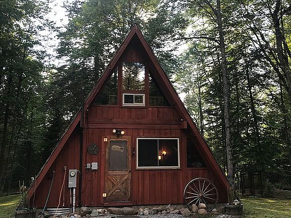 2nd image of 116 S Wilderness Ln
