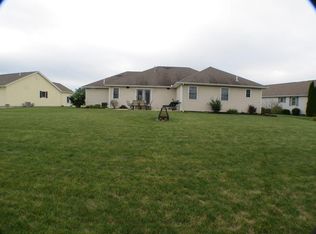 1100 Warren Dr, Wapakoneta, OH 45895
