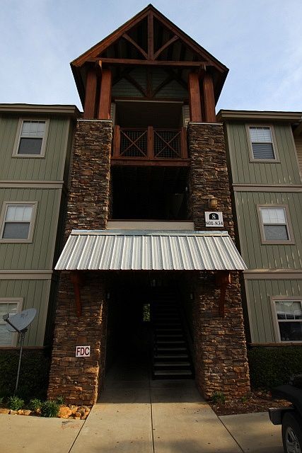 2nd image of 204 Kelly Rd APT 1003