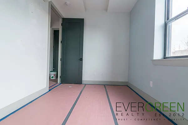 Rented by Evergreen Apartments BK | media 32