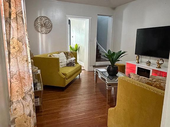 4th image of 515 Elm St