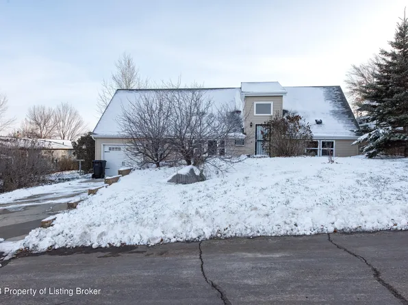 724 Hovden Dr, Killdeer, ND 58640