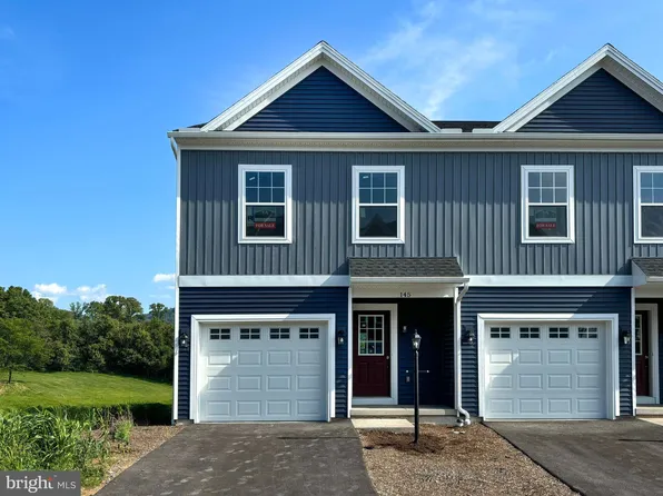 145 Highpoint Park Dr, Pleasant Gap, PA 16823