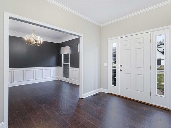 3rd image of 3046 Oakview Ln
