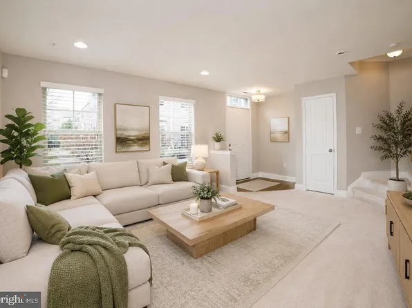 102 Vanguard Ln, Annapolis, MD 21401