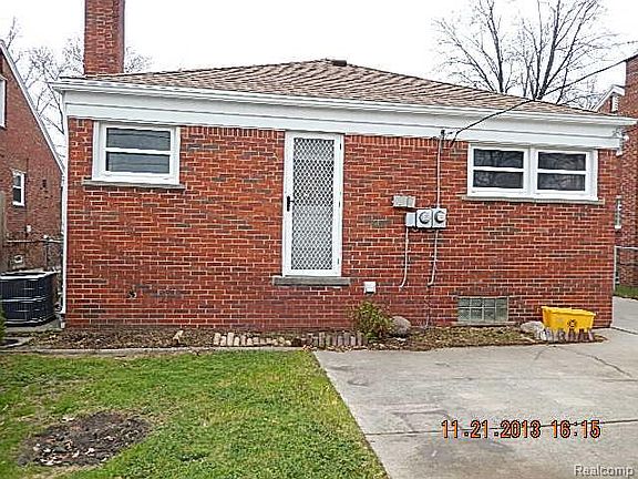 4th image of 13427 Oakdale St