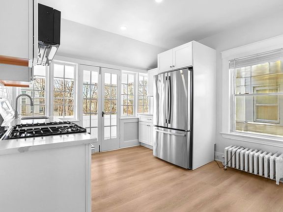 Sunny kitchen views