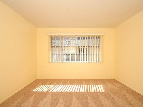 5th image of 542 Forest Ave APT G