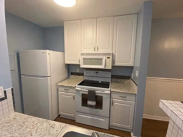 2 bed, 1.5 bath, 800 sqft, $1,750 — Photo 3