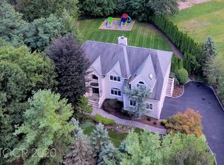 37 Airmont Ave, Mahwah, NJ 07430