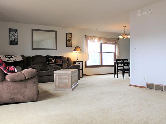 3rd image of 1505 Park Ave