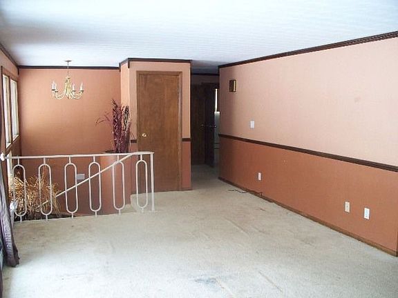 4th image of 2964 Menoher Blvd