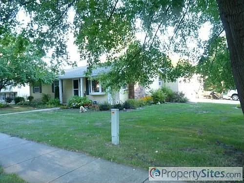 210 Elizabeth St photo 1