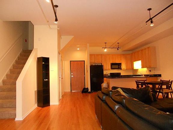 3rd image of 1801 S Michigan Ave Unit 205