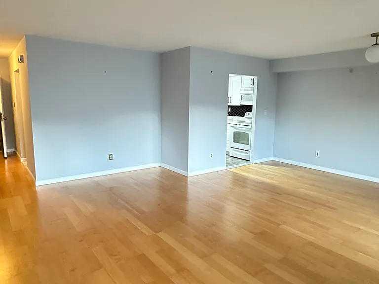 1055 River Rd — Photo 15