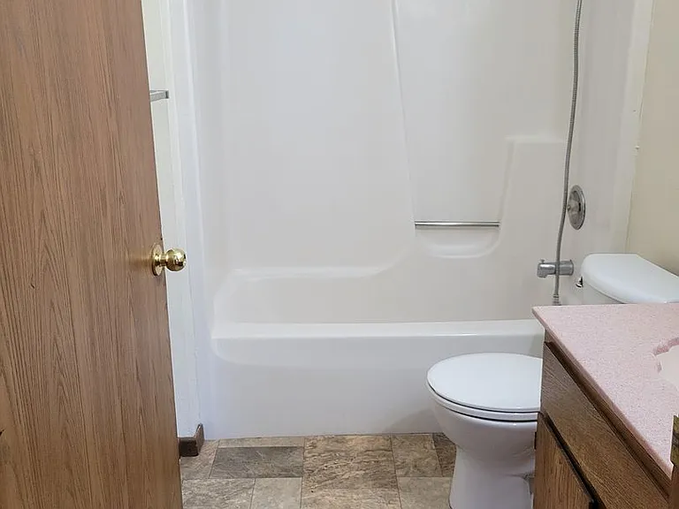 211 W Johnson St — Photo 11