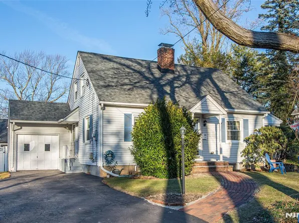 158 Cottage Rd, Wyckoff, NJ 07481