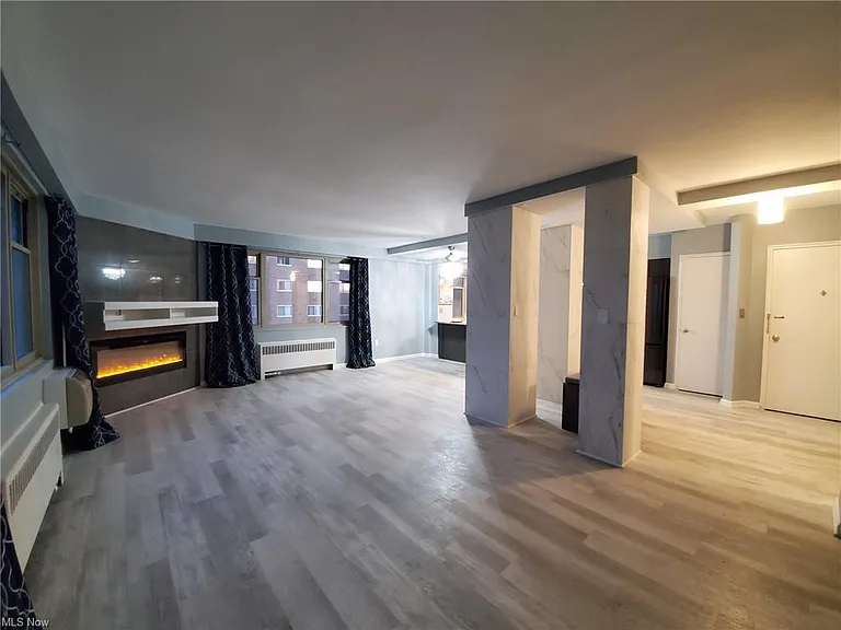 11820 Edgewater Dr #417 — Photo 4