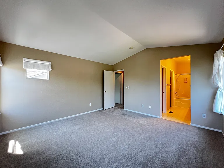 124 Northampton Ln — Photo 18