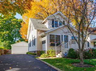 1214 Griffith Rd, Lake Forest, IL 60045