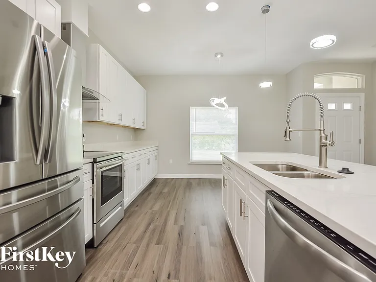 1175 Adams St — Photo 8