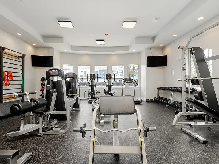 The Pointe at Five Oaks — Photo 14