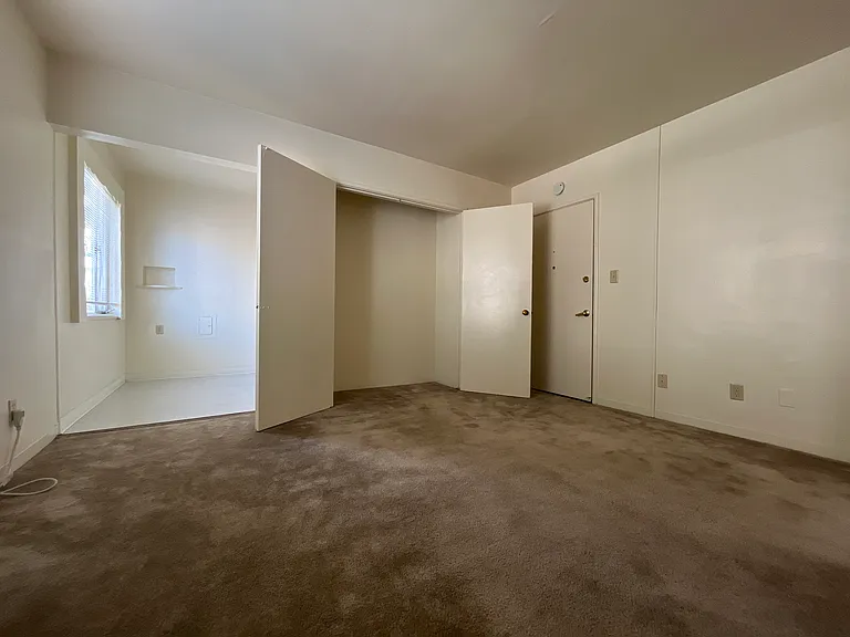Judith Manor - 1522 N — Photo 11