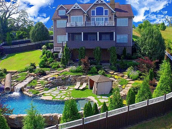 4th image of 1199 Saint Ives Dr