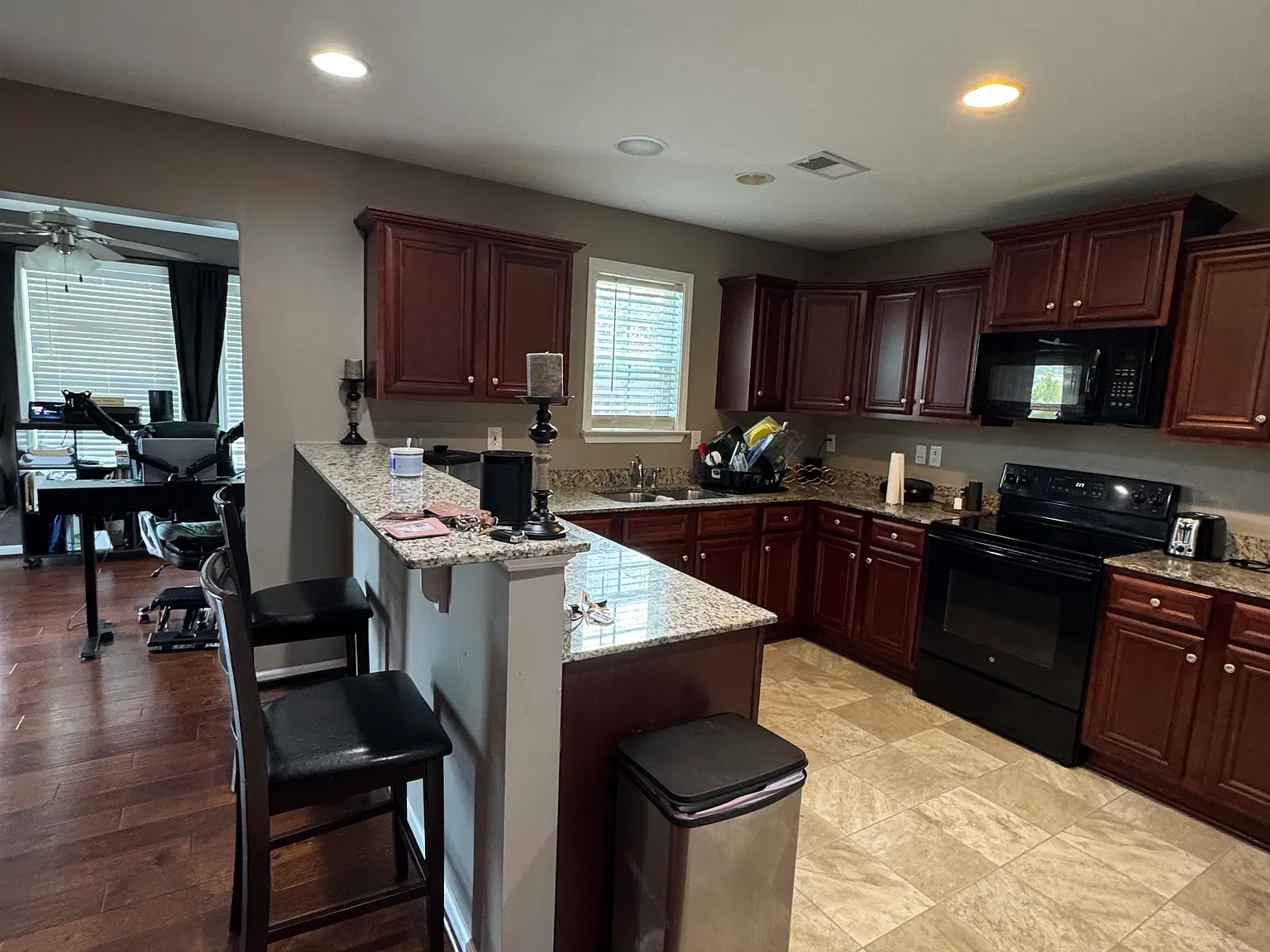 3 bed, 2.5 bath, 1754 sqft, $2,200 — Photo 2