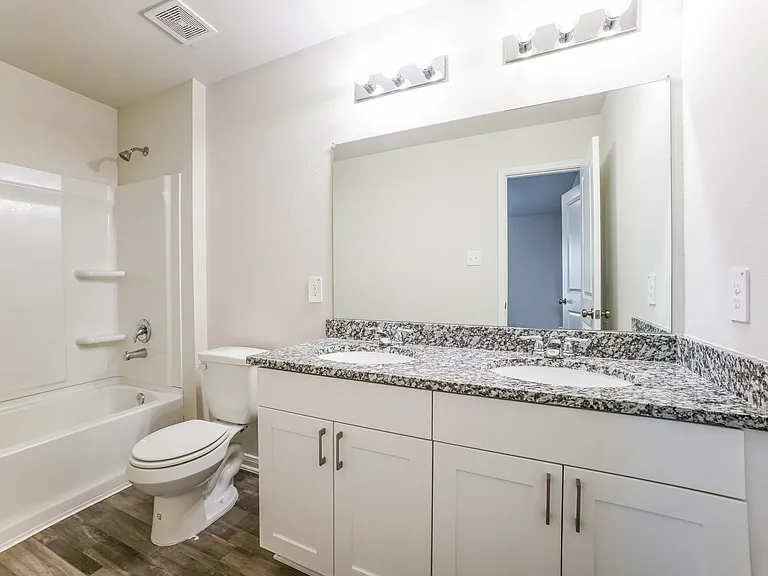 15815 Del Norte Dr — Photo 8