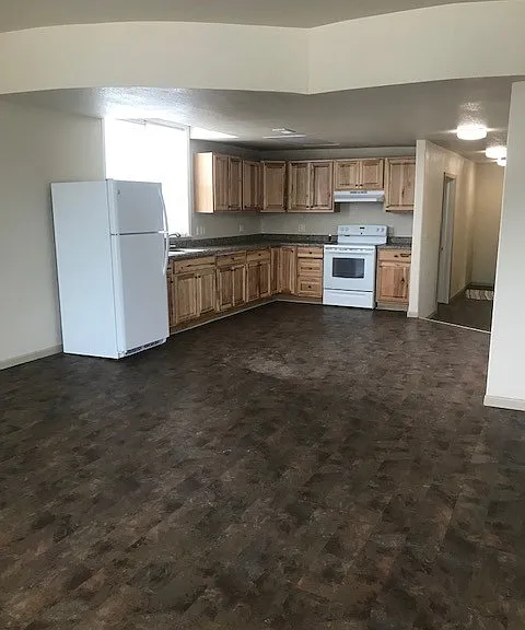 431 Thomas St — Photo 3